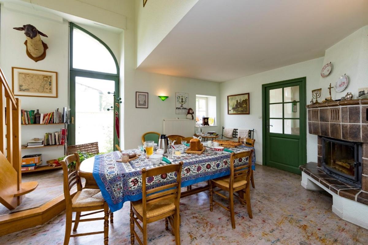 Jolie Vache Deguisee En Fleurs, Chambre D'Hote A Soulosse Kamer foto